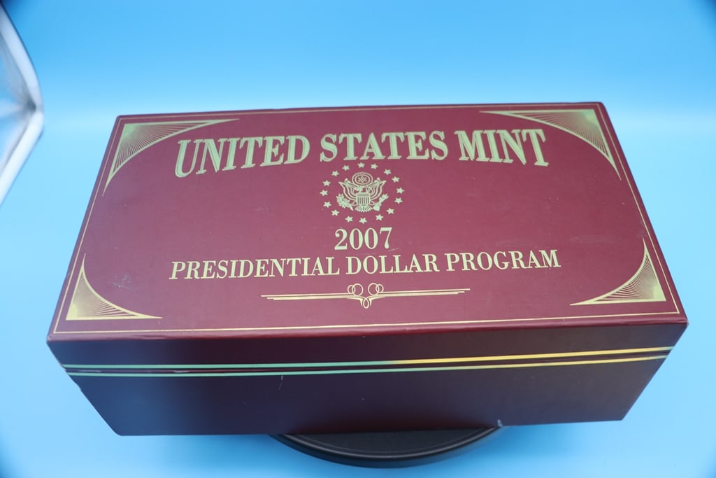 2007 GRADED DOLLAR COINS: A 2007 PRESIDENTIAL COIN GRADED BOX SET. HAS 12 COINS (3 PER PRESIDENT), EACH IS GRADED MS67 WITH P,D & S MINT MARKS. THIS IS SET 8204/9875.