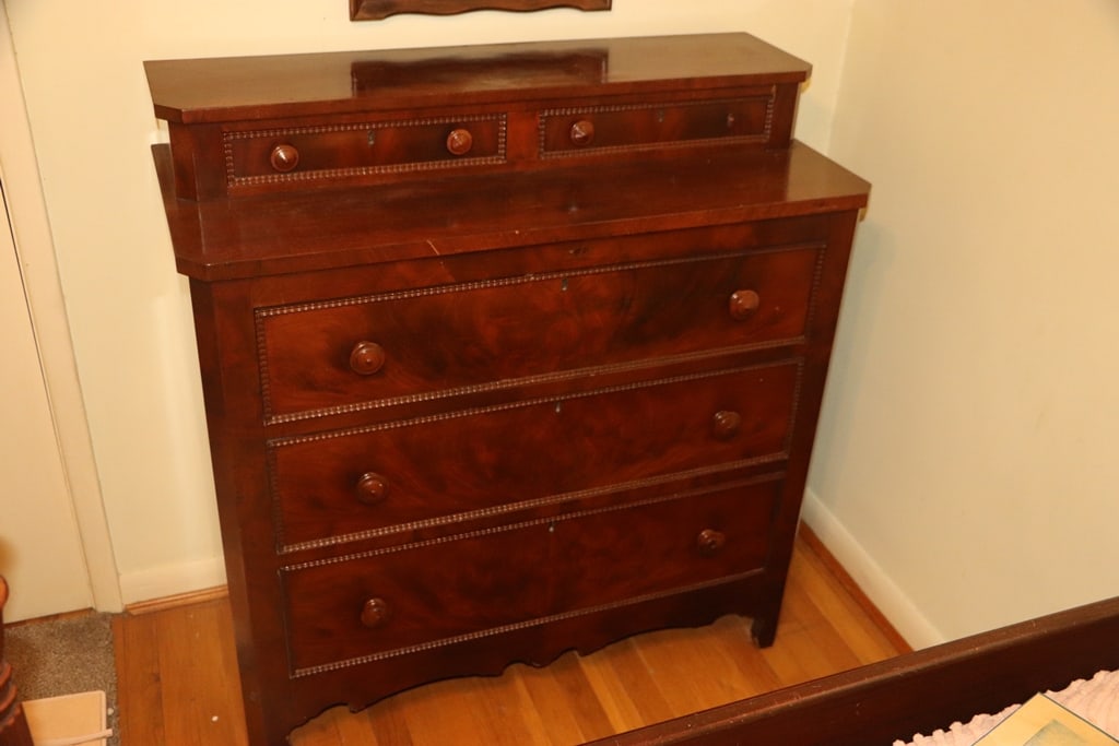 VINTAGE/ANTIQUE BEDROOM SET (1 of 5)