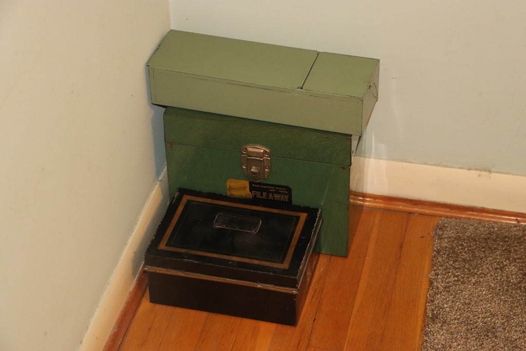 STORAGE BOXES: A GROUP OF VINTAGE METAL STORAGE BOXES. GOOD CONDITION.