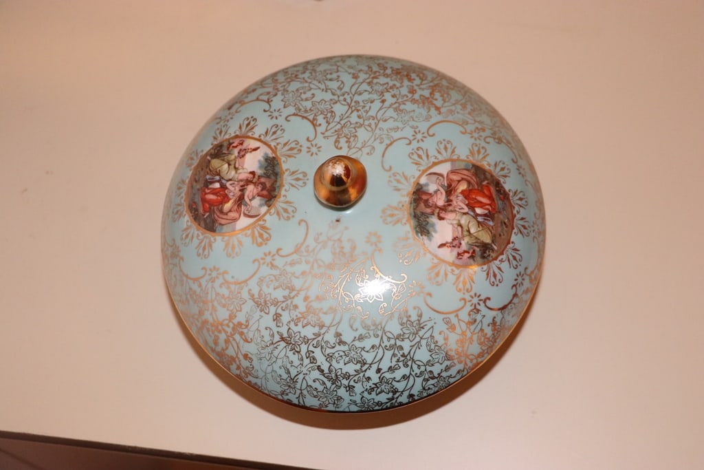 VINTAGE PORCELAIN (1 of 2)
