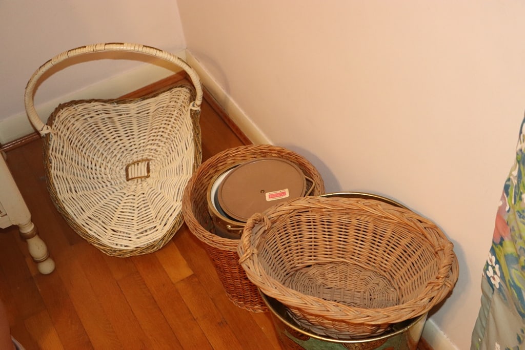 VINTAGE BASKETS/CANS: A GROUP OF VINTAGE WICKERS BASKETS AND WASTE CANS. VERY GOOD CONDITION.