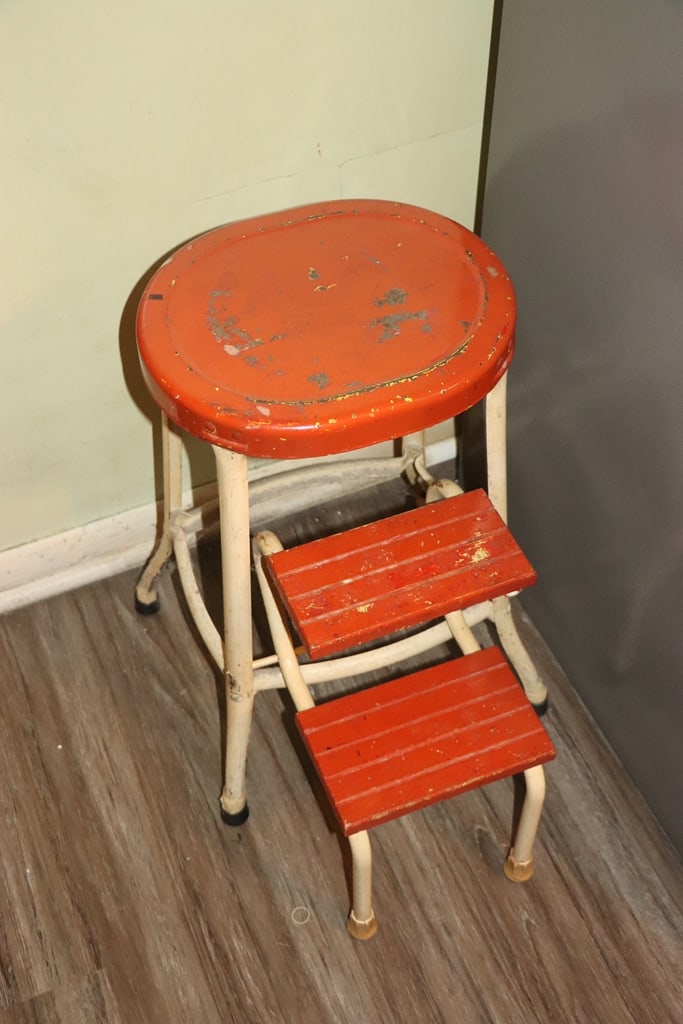 VINTAGE STOOL (1 of 1)