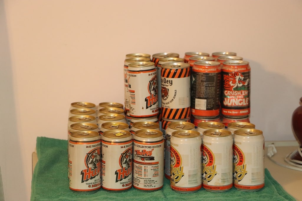 VINTAGE CANS (1 of 1)
