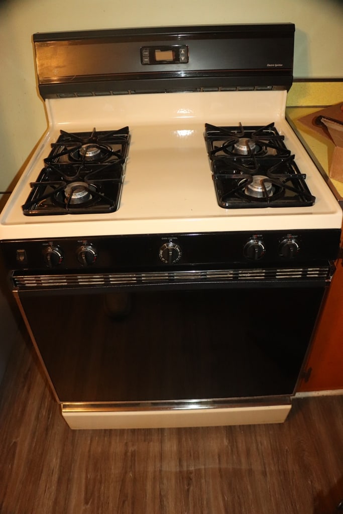 GE STOVE (1 of 3)