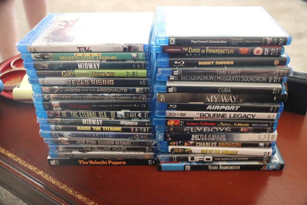 DVD MOVIES: A GROUP OF BLU-RAY MOVIES. VERY GOOD CONDITION.
