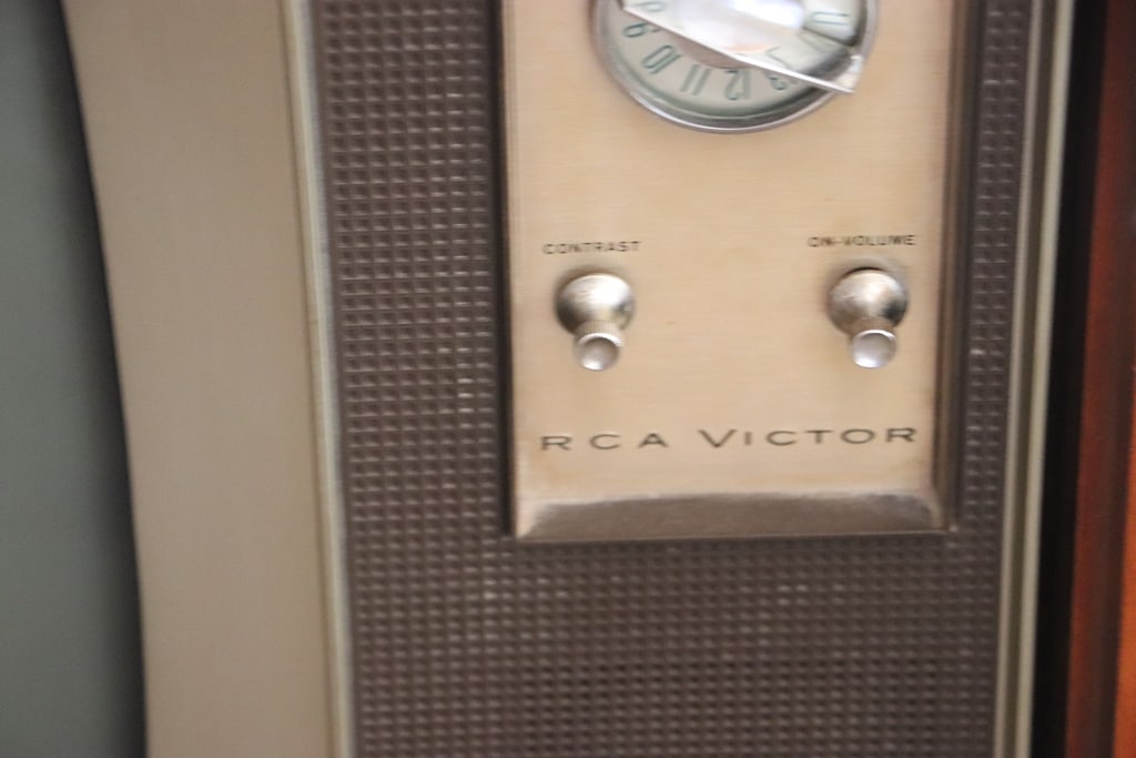 VINTAGE TV - 2