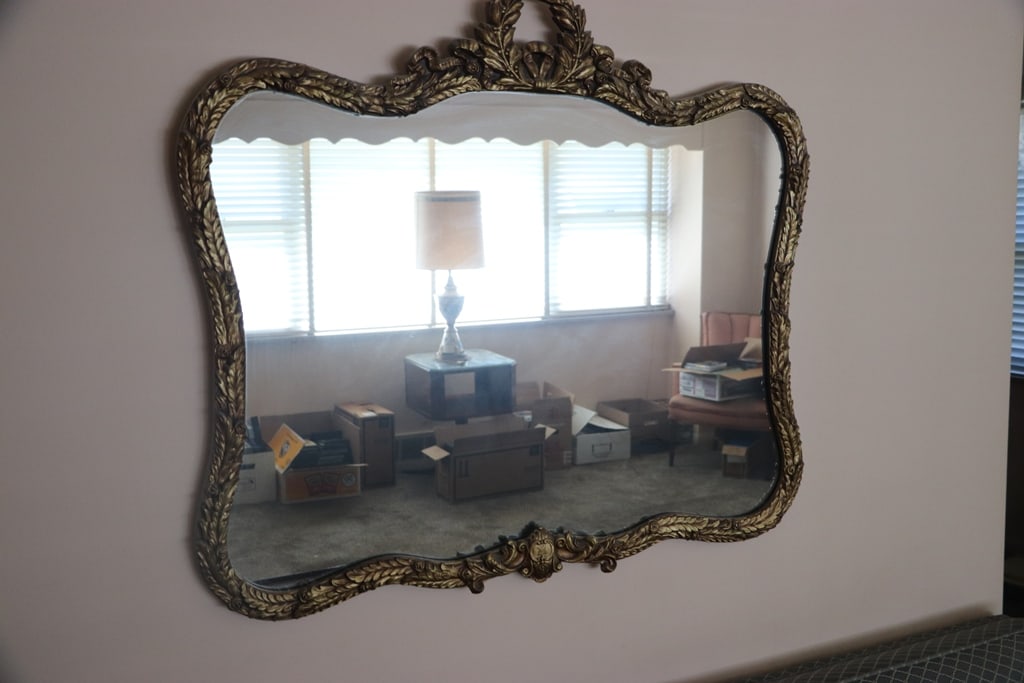 VINTAGE MIRROR (1 of 2)