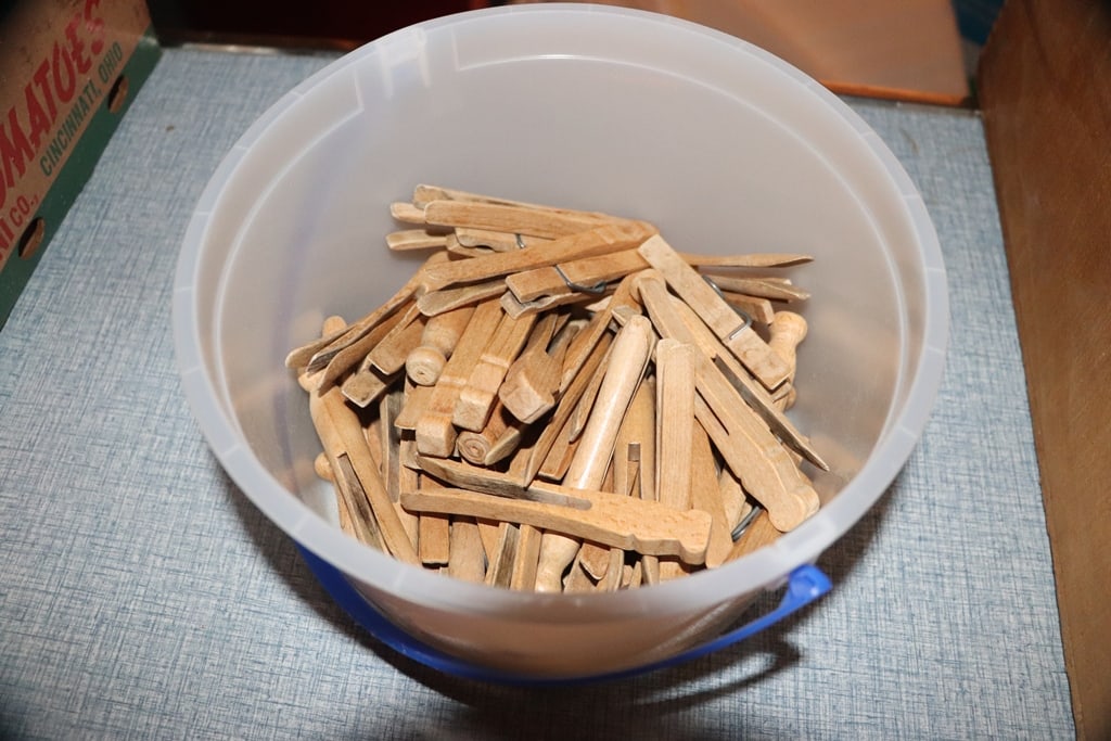 VINTAGE CLOTHES PINS (1 of 1)