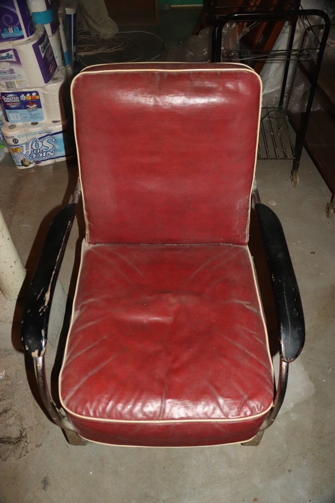 VINTAGE CHAIR: A VINTAGE RED VINYL CHAIR. GOOD CONDITION.