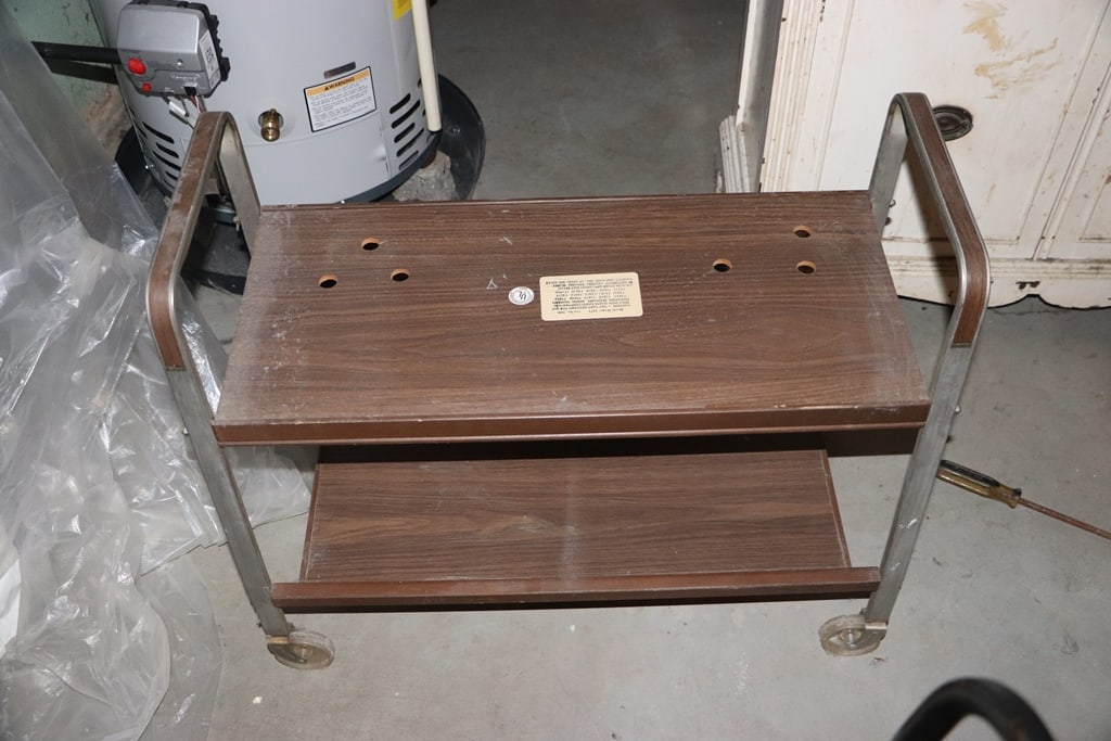 VINTAGE CART: A VINTAGE TV CART. GOOD CONDITION.