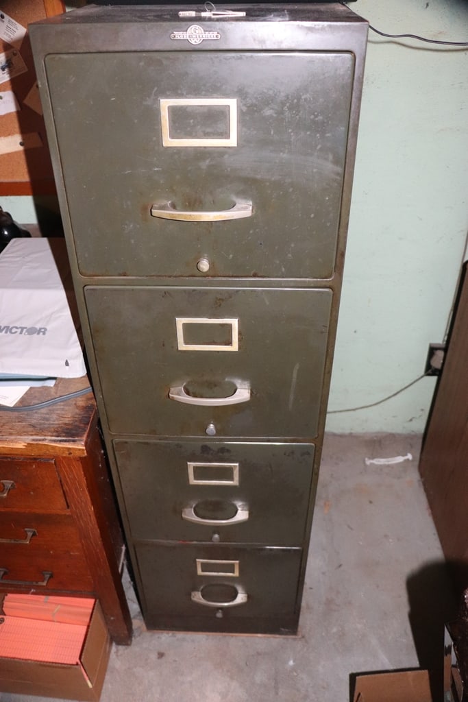 GLOBE WERNICKE CABINET: A VINTAGE METAL GLOBE WERNICKE FILE CABINET. VERY GOOD CONDITION.