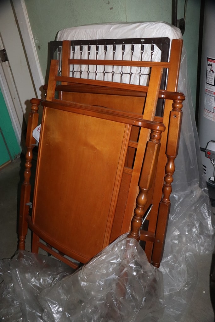 VINTAGE BED: A VINTAGE CRIB BED. GREAT PIECE TO REPURPOSE FOR DOLLS. VERY GOOD CONDITION.