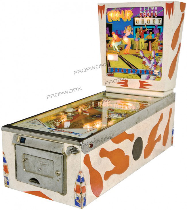 Pinball Machine: Production Description: While playing skeeball together, Holden (Ben Affleck) asks Alyssa (Joey Lauren Adams) "What did you do last night?" To which she replied, "Got laid…" Holden then fumbles his 