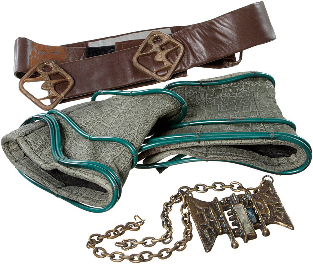 Star Trek: Deep Space Nine Kang "The Dahar Master" : Production Description: Belt, Necklace and Gauntlets worn by Klang, the Daphar master in the Star Trek: Deep Space Nine episode "Blood Oath". Kang was a formidable Klingon warrior and a friend to Jadz