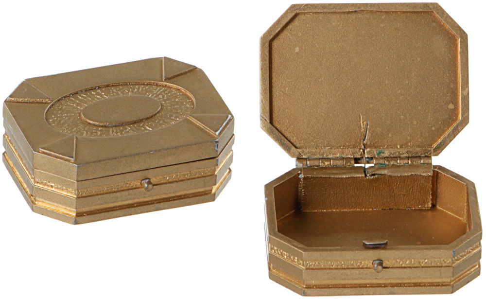 Star Trek: Deep Space Nine Grand Zek's Beetle Snuf: Production Description: Grand Nagus Zek was the head of the Ferengi Alliance. His "beetle snuff" box was just one of his many eccentricities. This box was featured in the Star Trek: Deep Space nine e