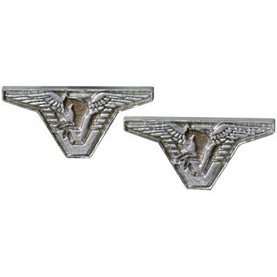 Elizabeth Weir Collar Pins: Production Description: Pins worn on the collar of actress Torri Higginson as "Elizabeth Weir" during the production of the first season of Stargate Atlantis. Technical Description: Set of two product