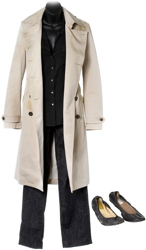 The Incredible Hulk Betty Ross Outift: Production Description: Outfit Betty Ross wears when she and Bruce Banner are surprised by General Ross and the US Army on the Culver University campus. Seeing Betty knocked down by soldiers sets Bruc