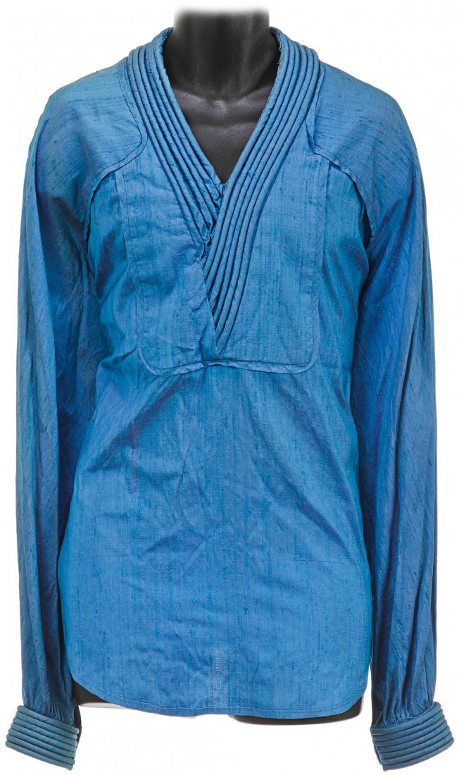 Star Trek: The Next Generation Commander Riker Casual: A casual shirt worn by Commander Riker (Jonathan Frakes) in the Star Trek: The Next Generation episode "Ménage a Troi". In the episode, Commander Riker visited the planet Betazed, the home planet of 