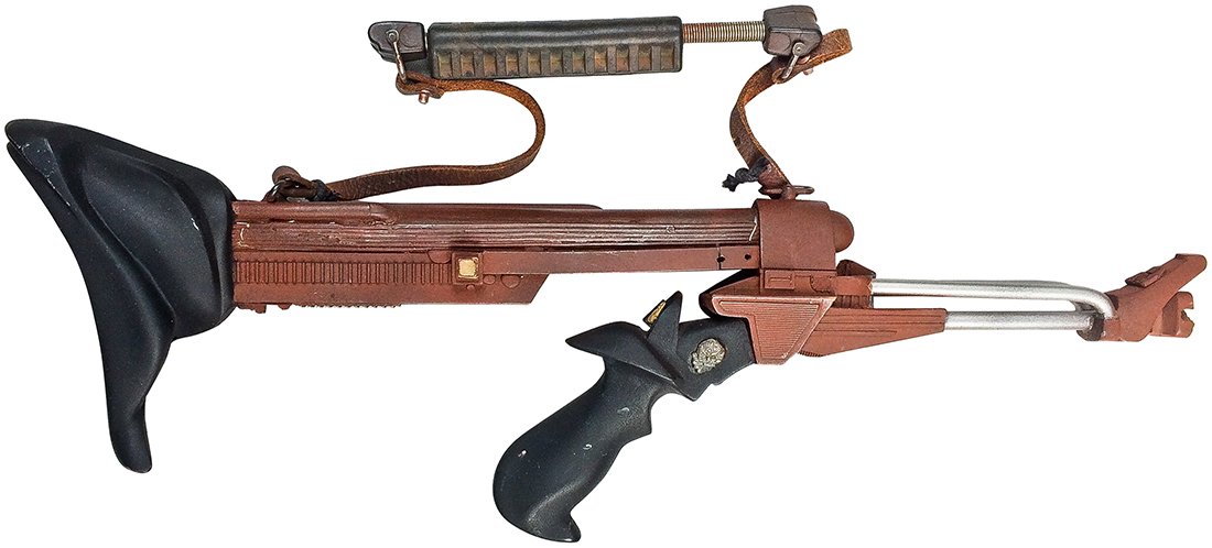 Star Trek: Deep Space Nine Klingon Rifle: A very rare Klingon rifle featured in Star Trek: Deep Space Nine. It can be seen being held by various Klingons throughout the series, and is believed to have been featured in Star Trek III: The Searc