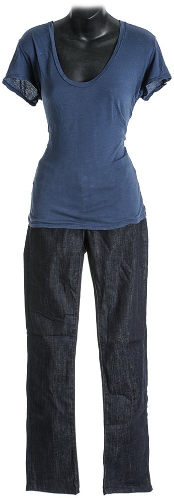 The Incredible Hulk Betty Ross Costume: Pair of blue jeans and a blue shirt worn by Betty Ross, actress Liv Tyler in the Marvel superhero film sequel The Incredible Hulk. This set features a pair of dark blue "For All Mankind" jeans and a l