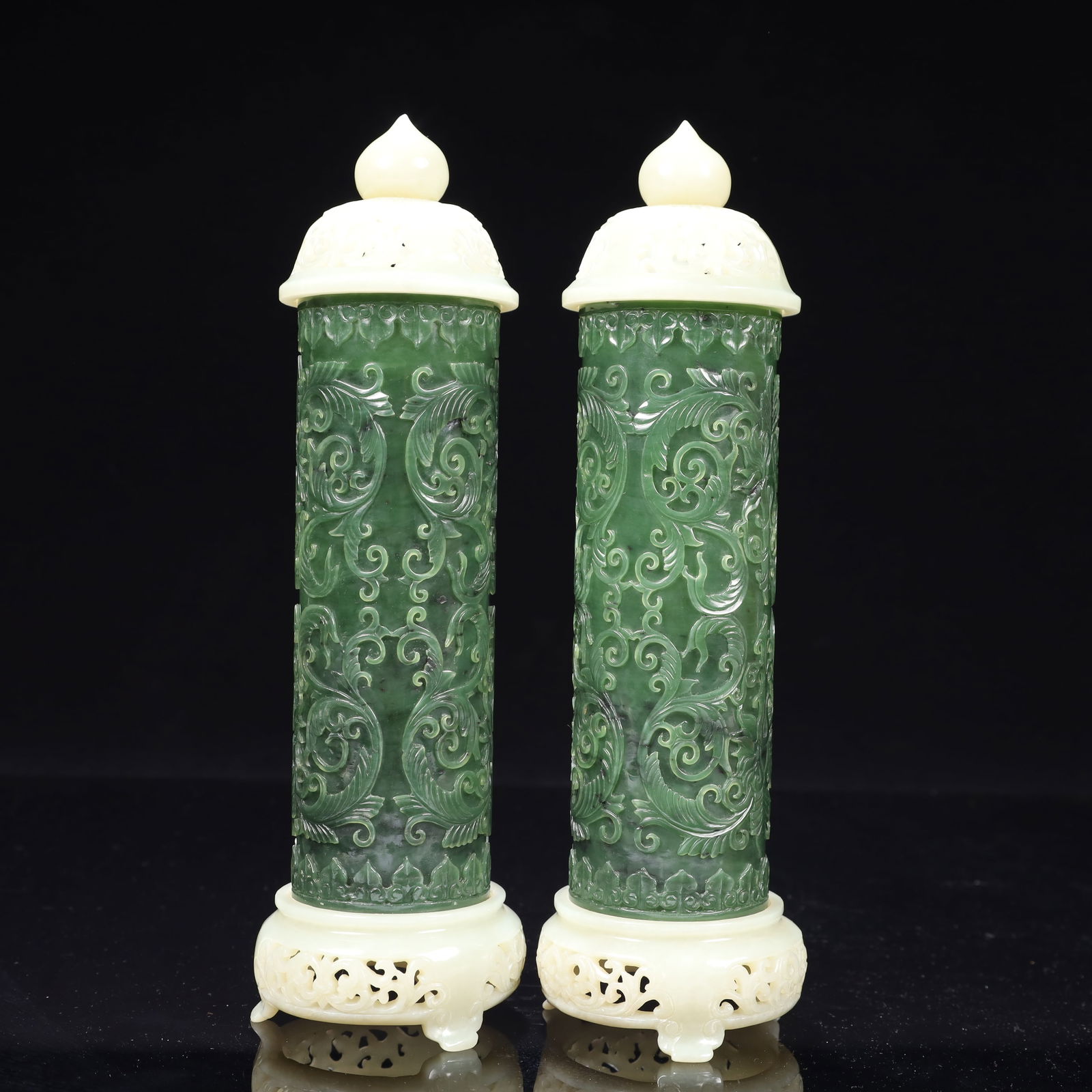 A Pair of Exquisite Jasper Inlaid White Jade Flower Pattern Tripod Censers: A Pair of Exquisite Jasper Inlaid White Jade Flower Pattern Tripod Censers,Qing Dynasty, China,Size:2.8inx9.8in,Weight:1250g 一对碧玉镶白玉花卉