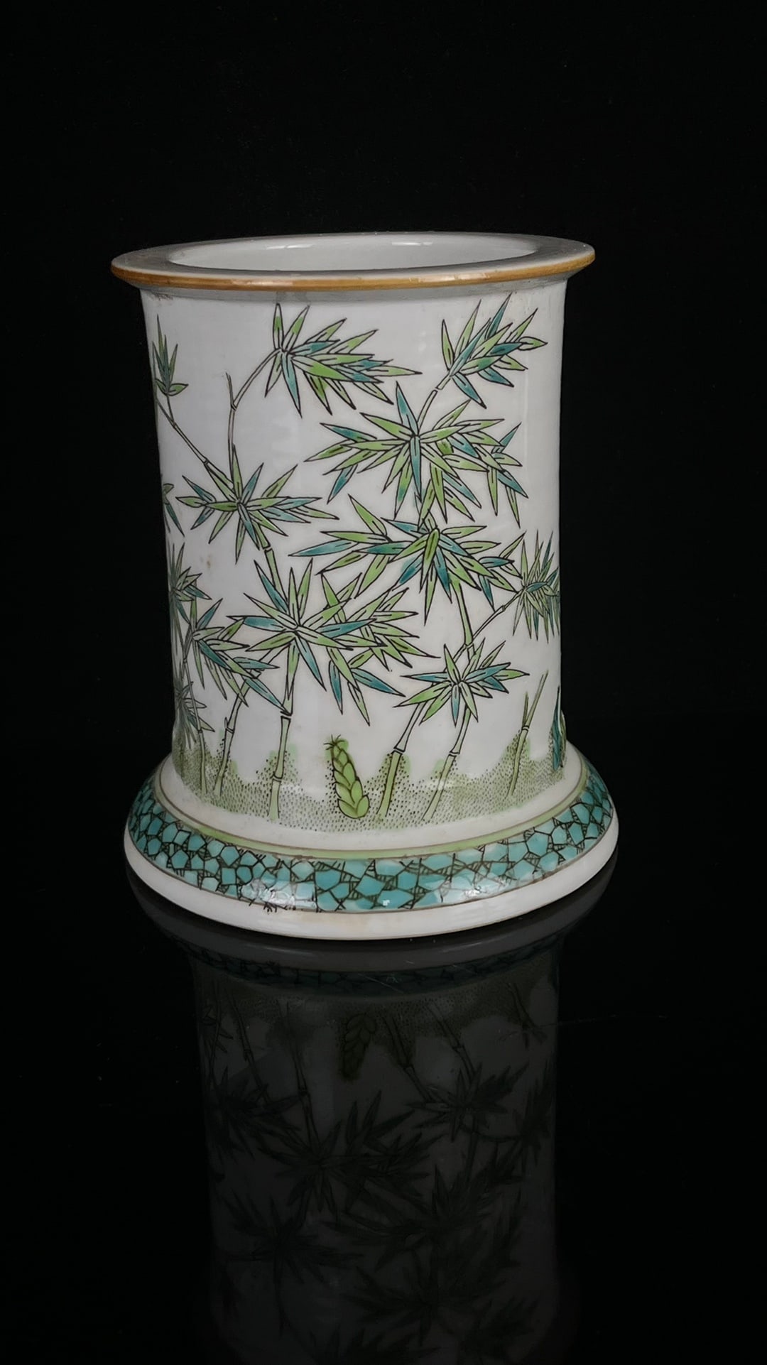 An Exquisite Wucai Bamboo Pattern Brush Pot (1 of 9)