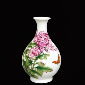 An Exquisite Famille-Rose and Enamel Flower Pattern Vase,with Poem