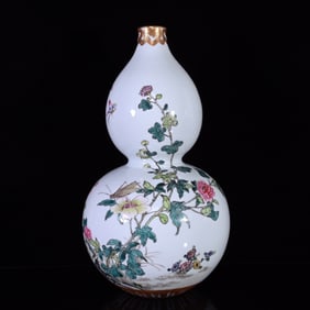 A Rare Famille-Rose Flower and Bird Pattern Gourd-Shaped Vase