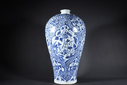 A Huge Blue and White Flower and Phoenix Pattern Vase