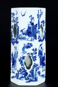 An Exquisite Blue and White Figure and Story Pattern Brush Pot