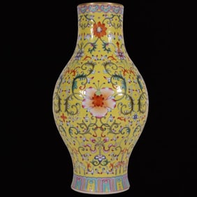 An Exquisite Enamel Yellow Ground Flower Pattern Vase