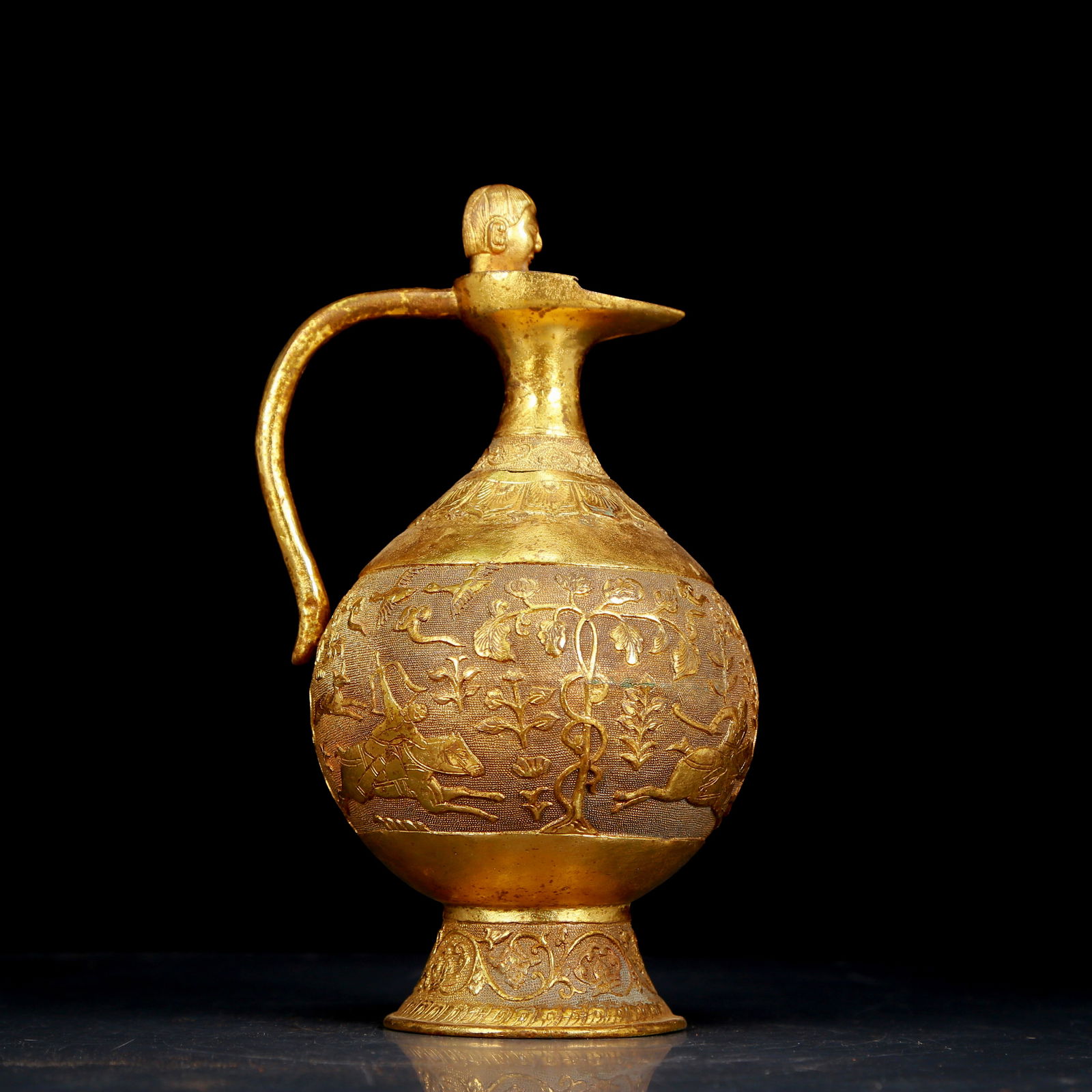 An exquisite gilt bronze figure pattern pot (1 of 12)