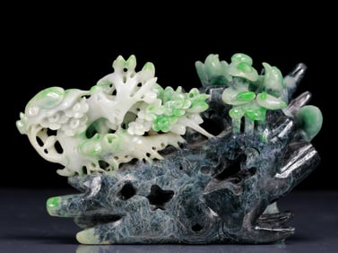 An Exquisite Jadeite Flower and Bird Pattern Ornament