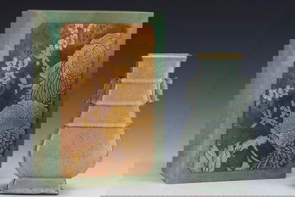 An Exquisite Guan yao Painted Gold Double-Ears Vase