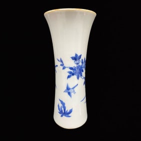 An Exquisite Blue and White Flower and Bird Pattern Vase