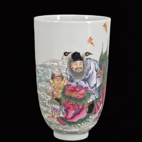 An Exquisite Famille-Rose Figure Pattern Cup