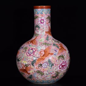 An Exquisite Famille-Rose Crane Pattern Vase