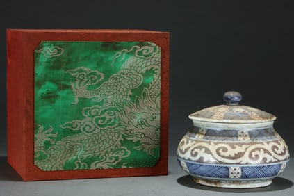 An Exquisite Blue and White Chi-Dragon Pattern Jar with Cover