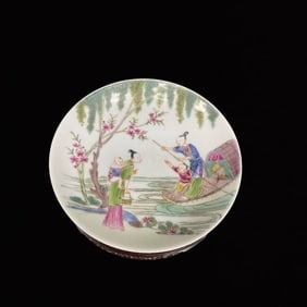 An Exquisite Famille-Rose Figure and Story Pattern Plate