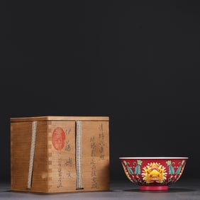 An Exquisite Enamel Flower Pattern Bowl