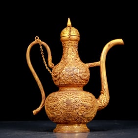 An exquisite gilt bronze dragon-patterned gourd-shaped ewer