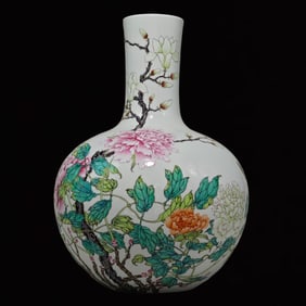 A Huge Famille-Rose Flower Pattern Vase