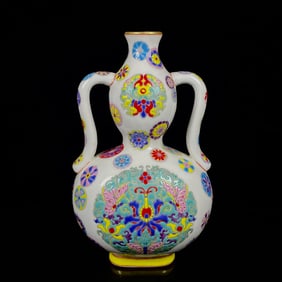 An Exquisite Enamel Flower and Butterfly Pattern Gourd-Shaped Vase