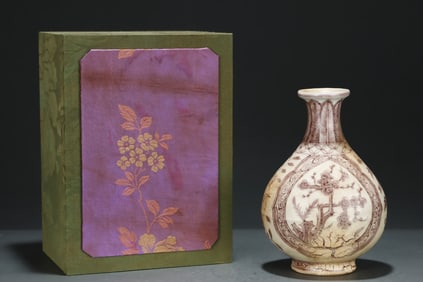 An Exquisite Underglaze-Red Flower Pattern Vase