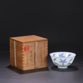 An Exquisite Blue and White Flower Pattern Bowl