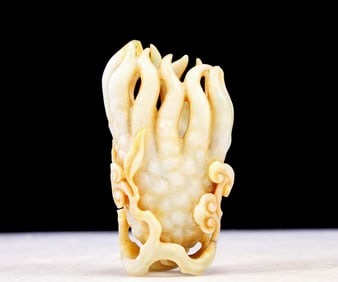 An exquisite white jade bergamot ornament