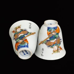 A Pair of Exquisite Famille-Rose Figure Pattern Cups,with Poem