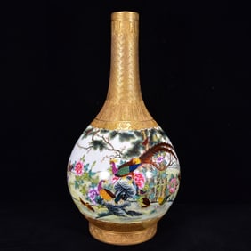An Exquisite Enamel Gilt Flower and Bird Pattern Vase