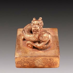An exquisite gilt bronze dragon seal