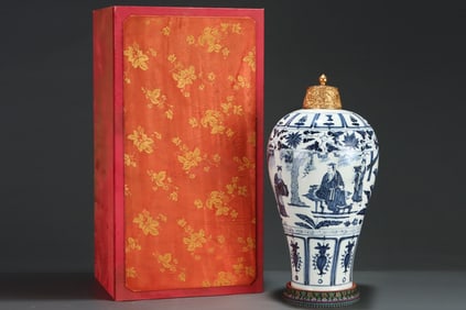 A Huge Blue and White Figure and Story Pattern Bottle